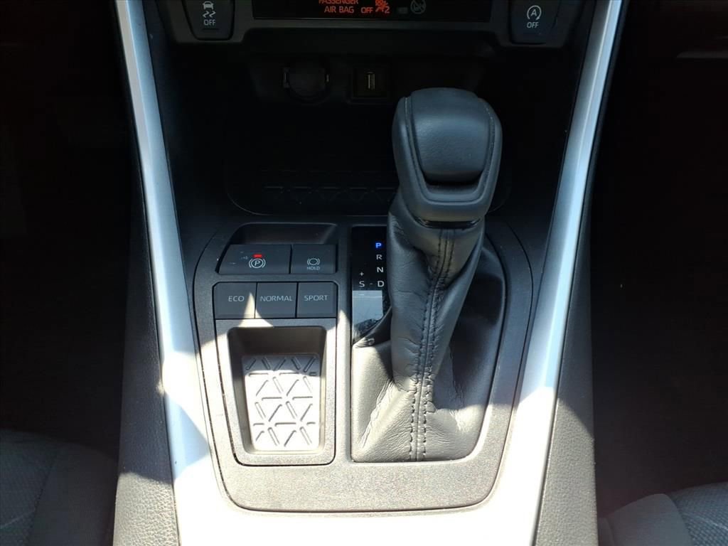 Used 2022 Toyota RAV4 XLE FWD image 25