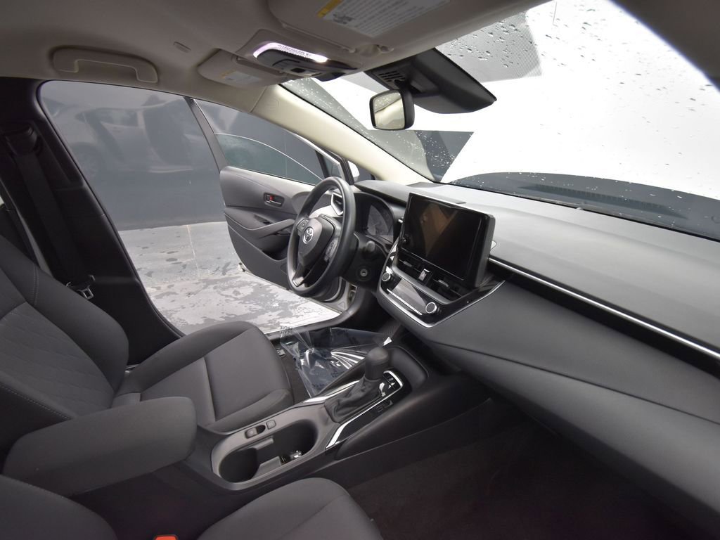 Used 2025 Toyota Corolla LE image 18