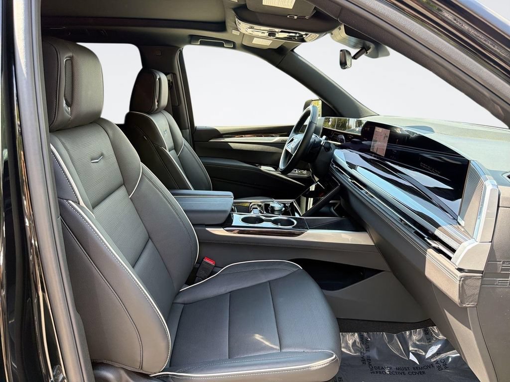 Certified 2026 Cadillac Escalade ESV Luxury RWD image 33