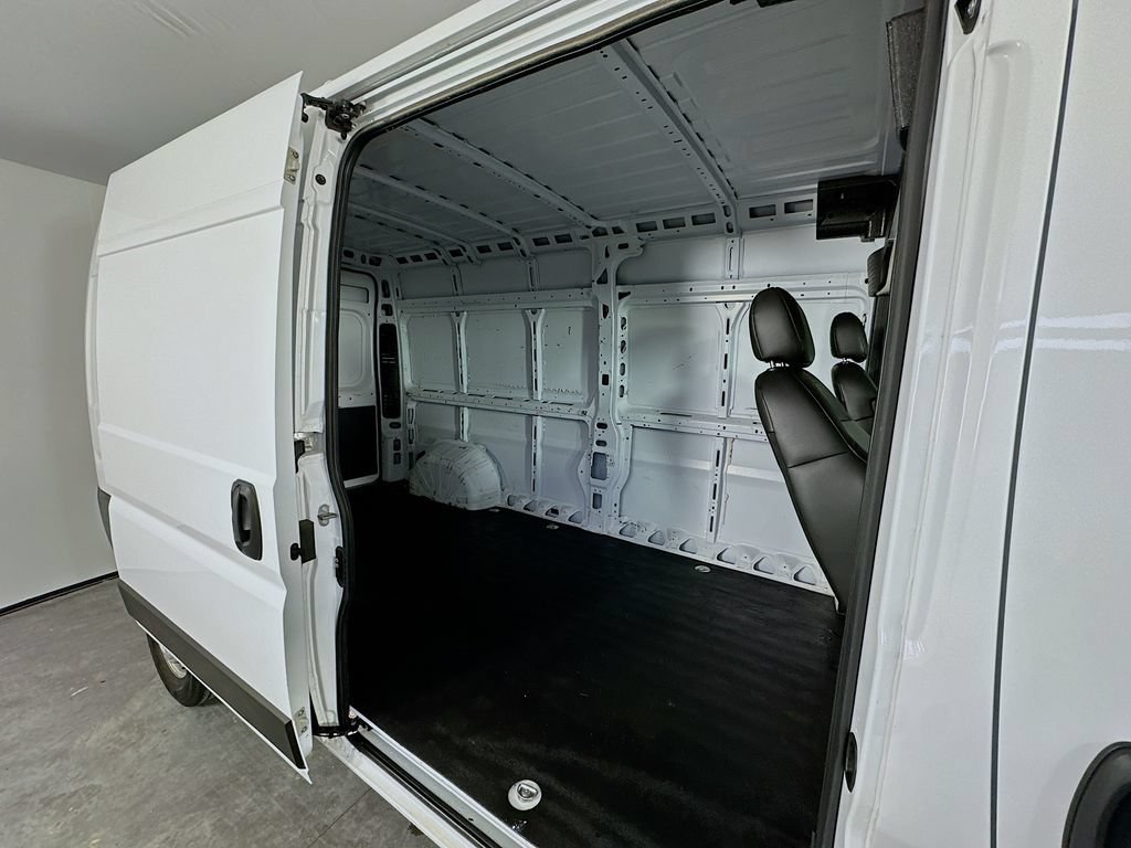 Used 2023 RAM ProMaster 2500 FWD image 12