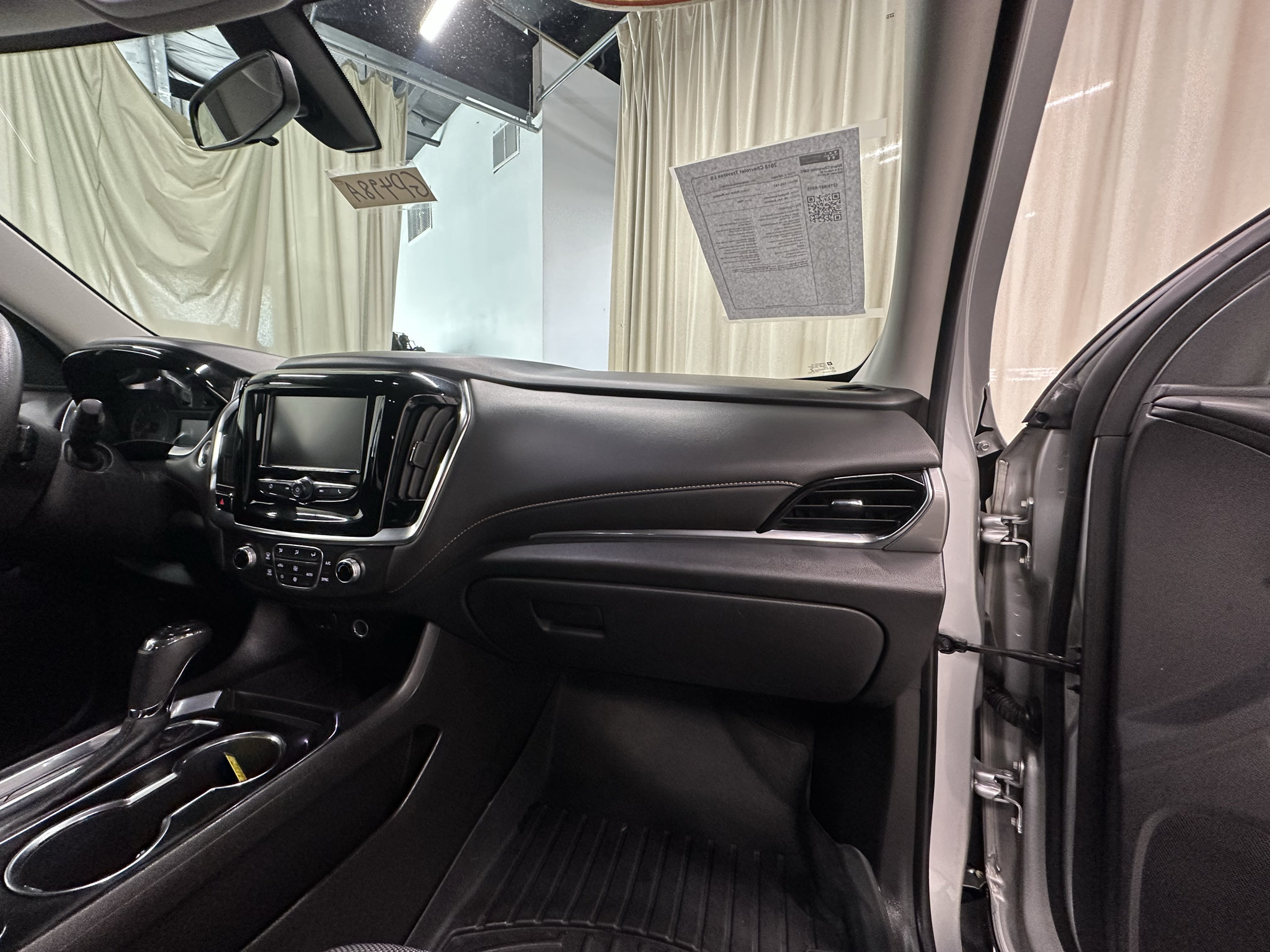 Used 2018 Chevrolet Traverse LS FWD image 15