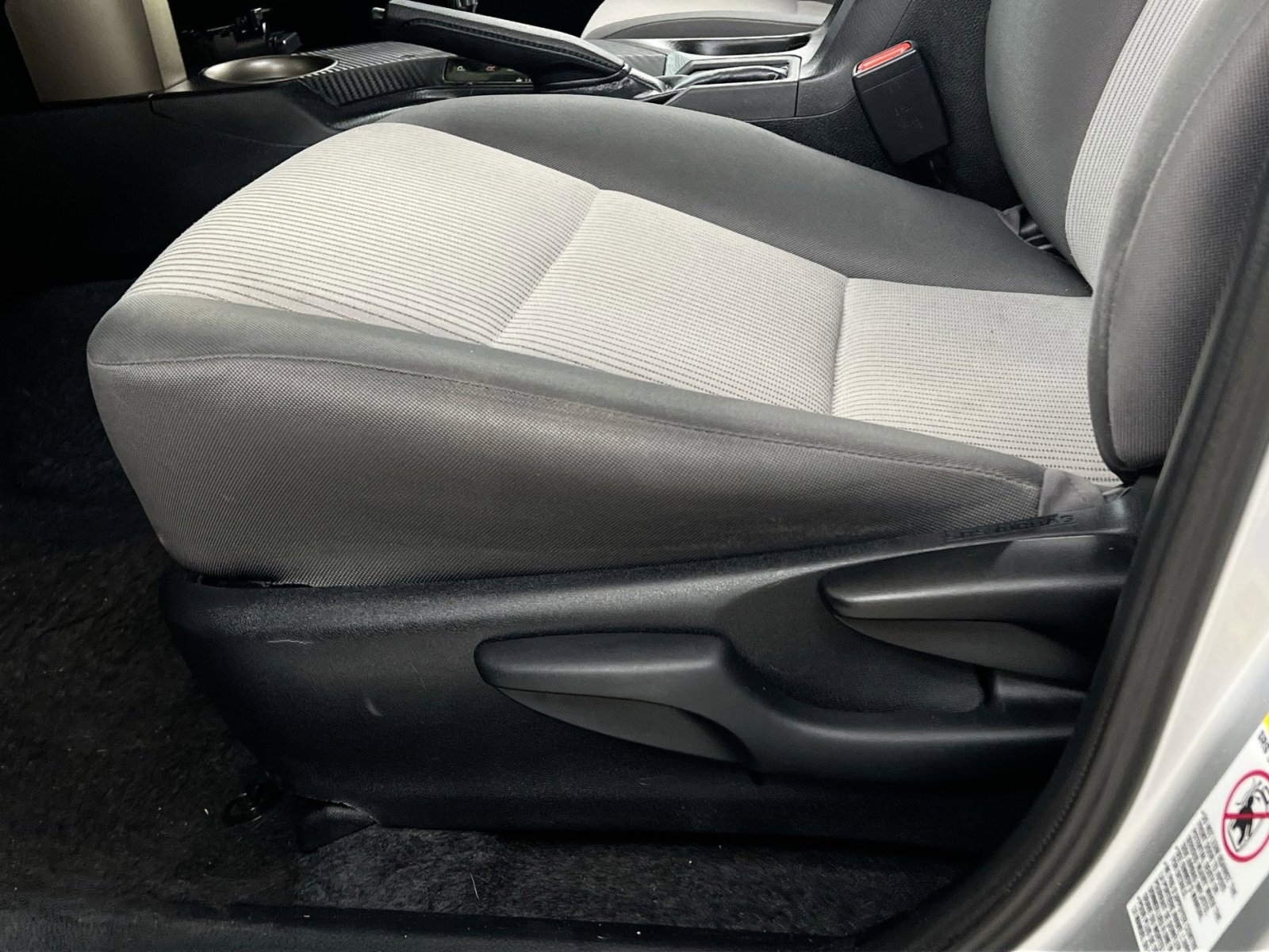 Used 2013 Toyota RAV4 LE image 18