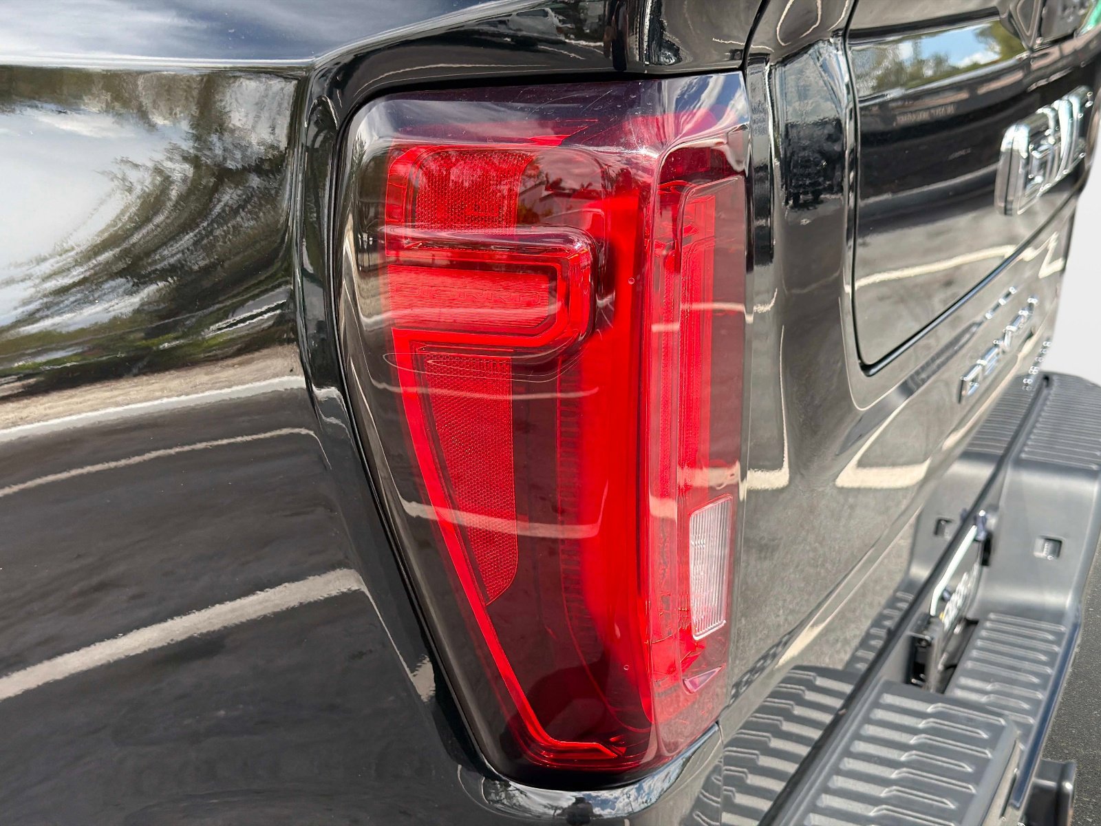 Used 2025 GMC Sierra 1500 Denali Ultimate image 15