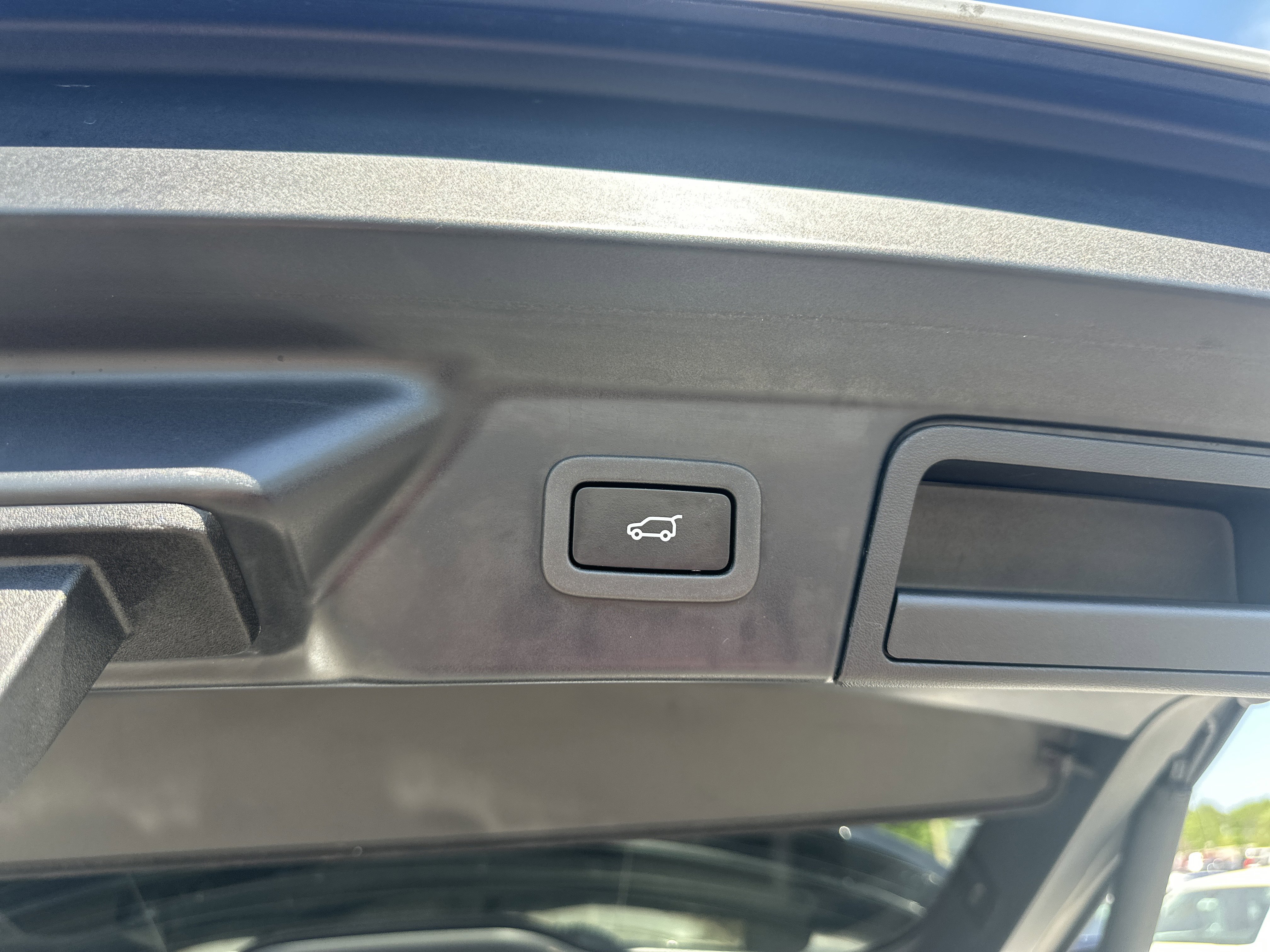 Used 2020 Land Rover Range Rover Velar S image 14