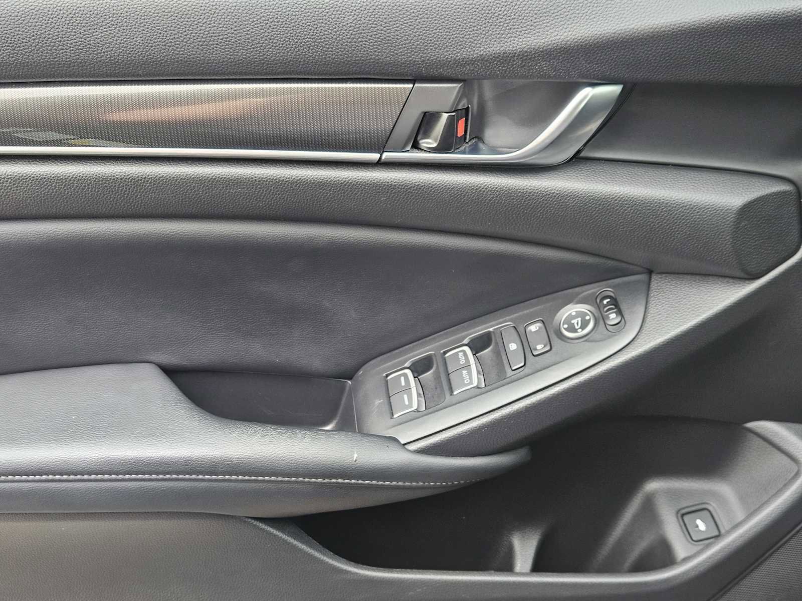 Used 2018 Honda Accord Sport image 21