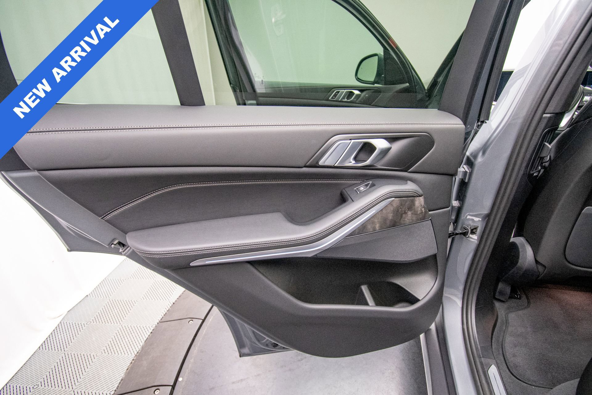 Used 2024 BMW X5 xDrive40i w/ Parking Assistance Package AWD/4WD image 25