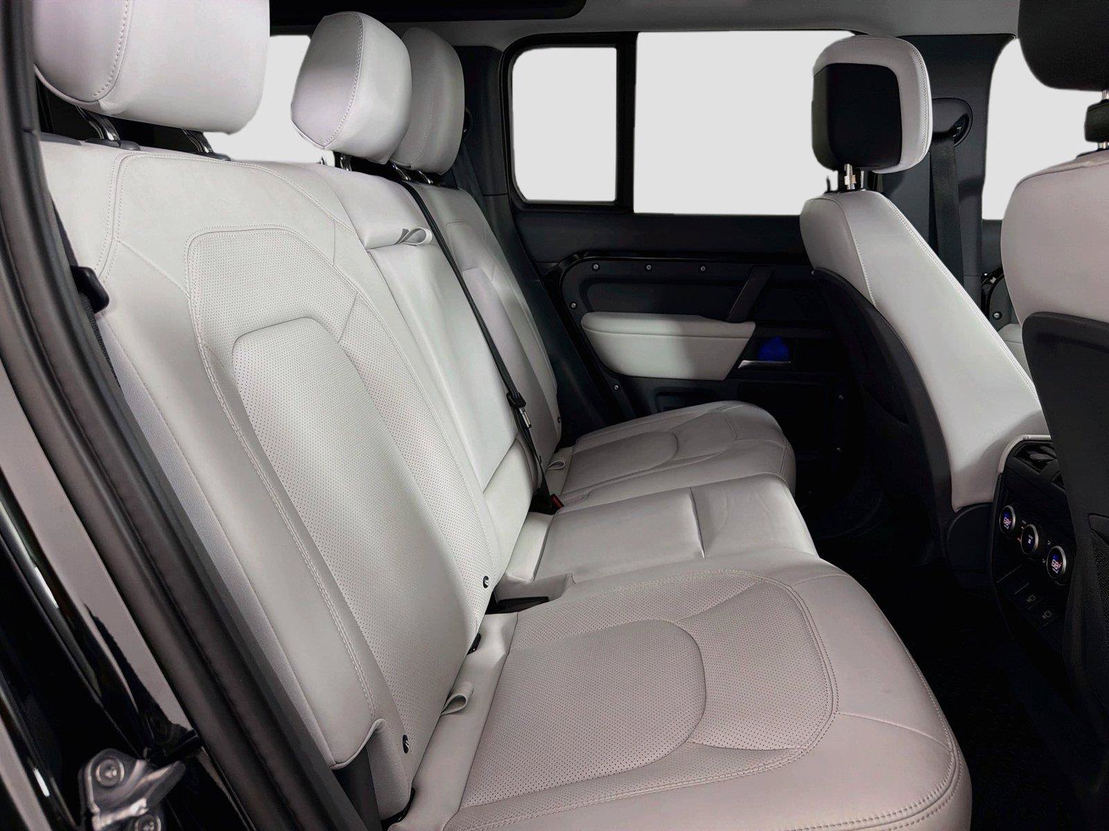 Certified 2025 Land Rover Defender 110 X-Dynamic SE AWD/4WD image 28