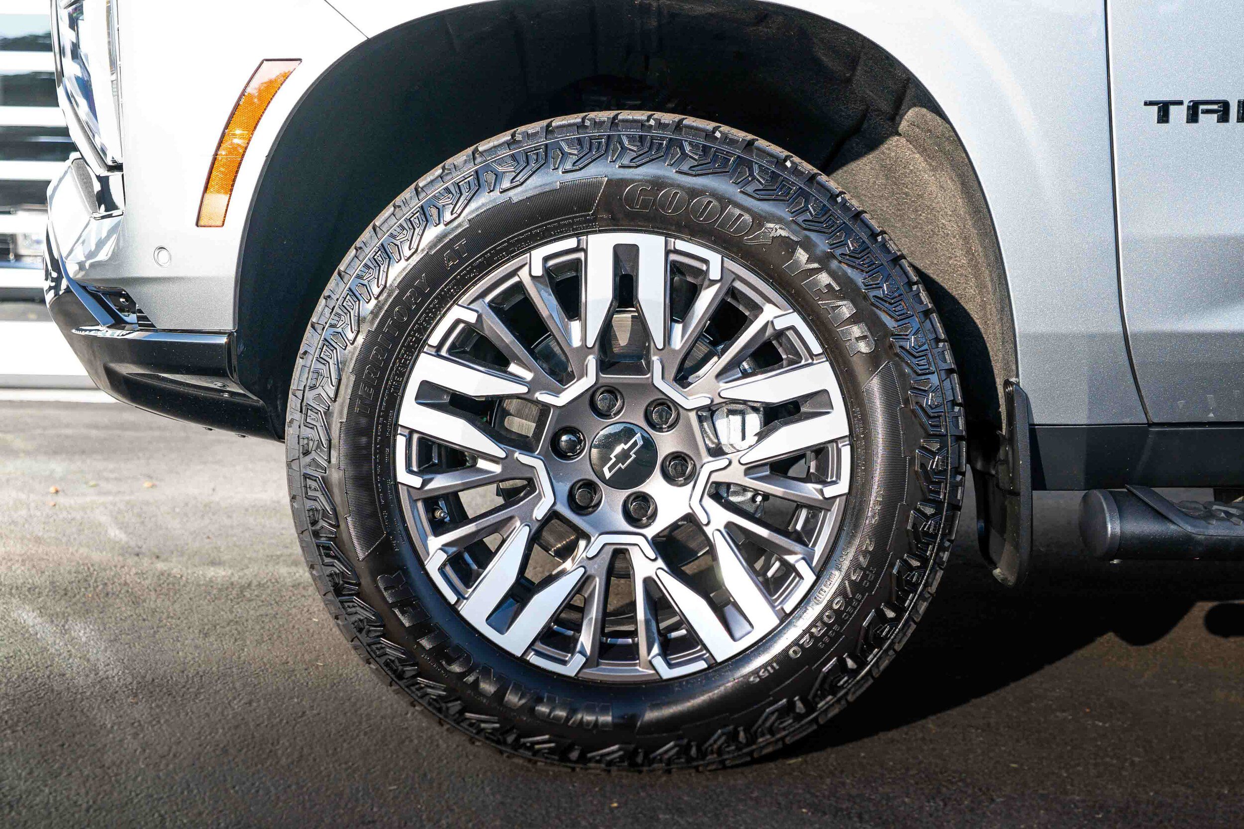 Used 2025 Chevrolet Tahoe Z71 w/ Comfort Package AWD/4WD image 25