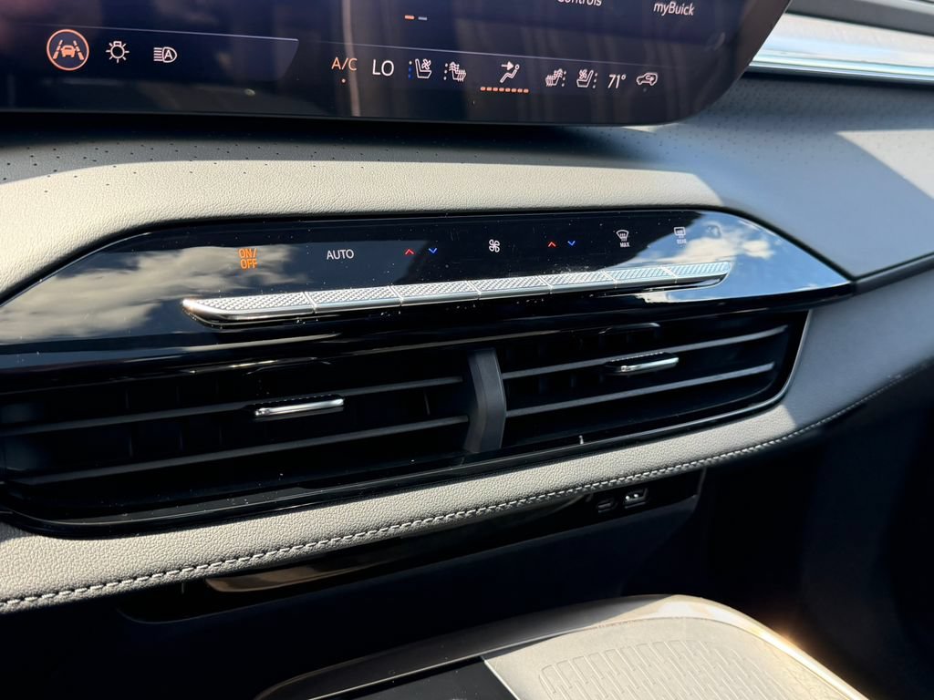 Certified 2025 Buick Enclave Avenir w/ Super Cruise Package AWD/4WD image 43