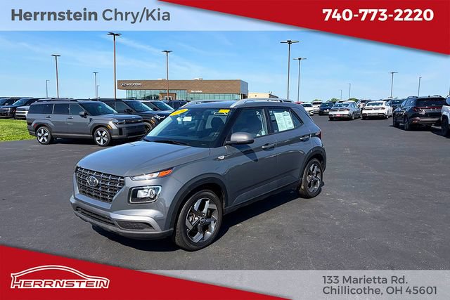 Used 2024 Hyundai Venue SEL FWD image 3