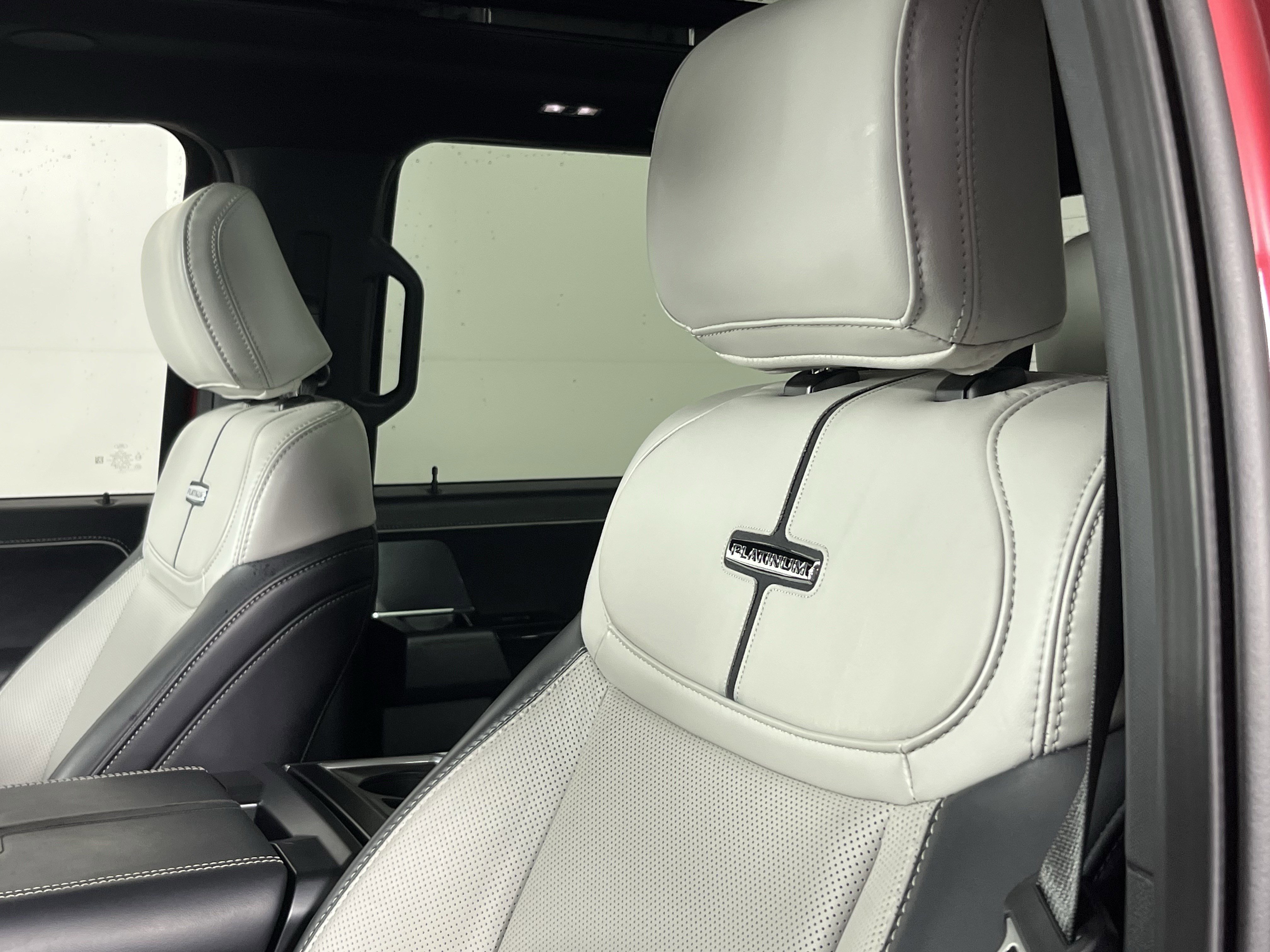 Used 2025 Ford F150 Lightning Platinum image 17
