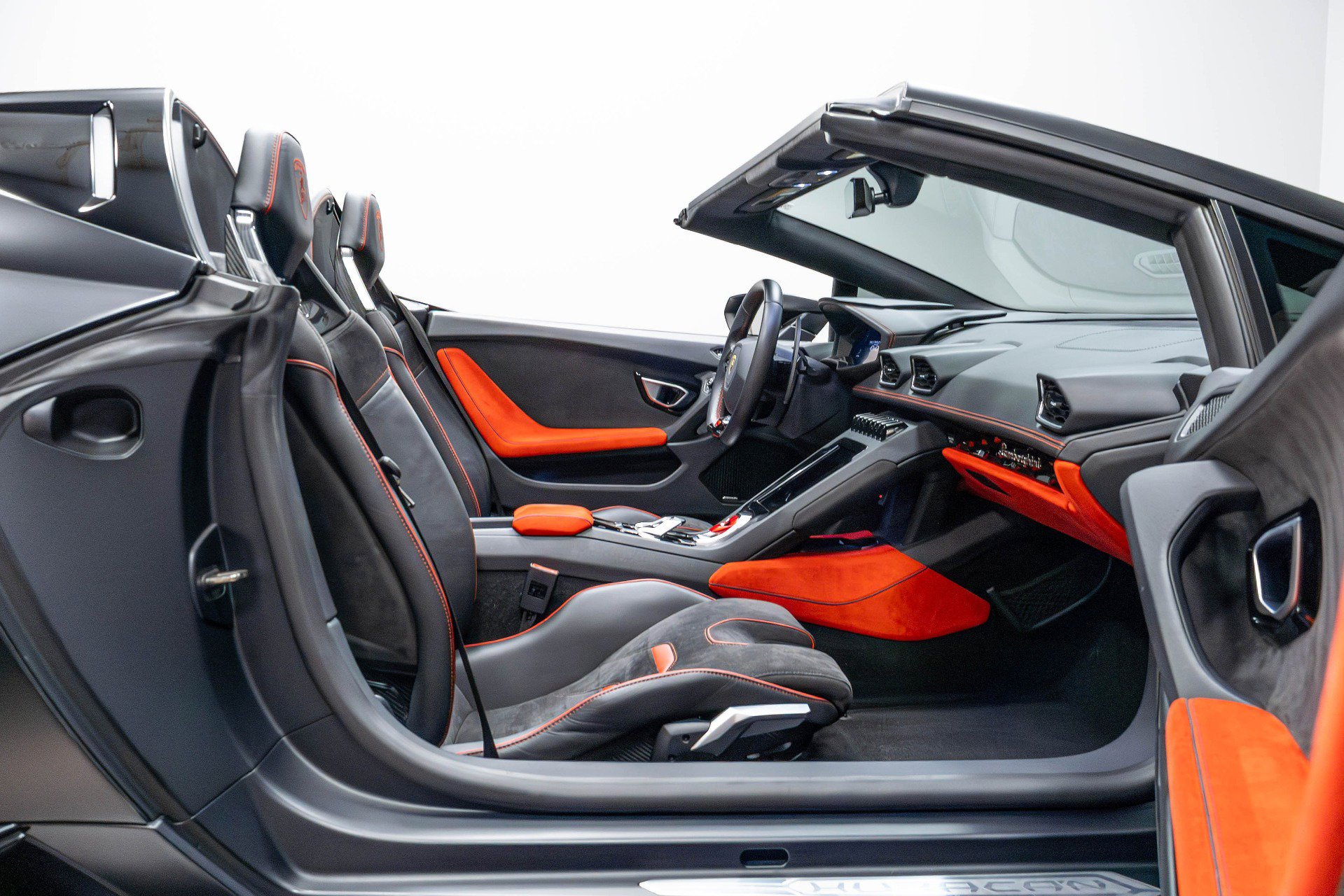 Used 2021 Lamborghini Huracan EVO RWD image 32