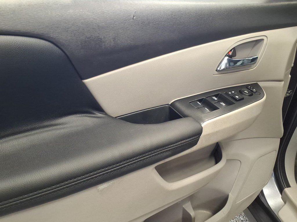 Used 2016 Honda Odyssey SE image 8