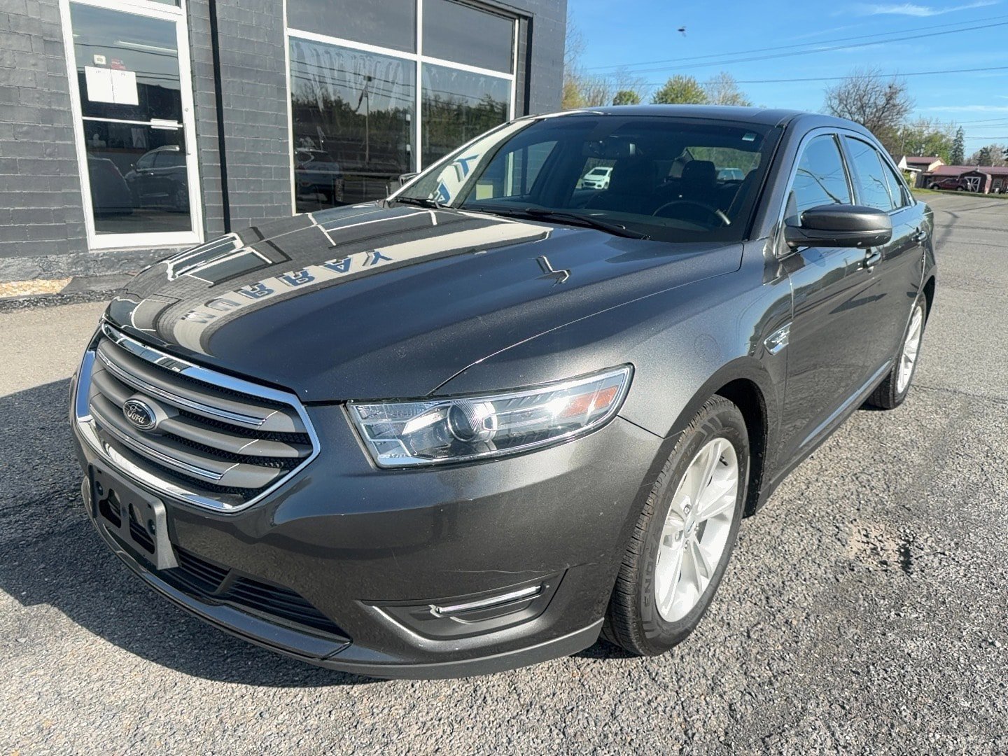 Used 2017 Ford Taurus SEL FWD image 1