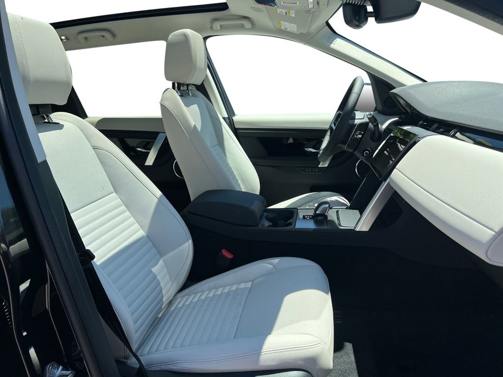 New 2024 Land Rover Discovery Sport S image 31