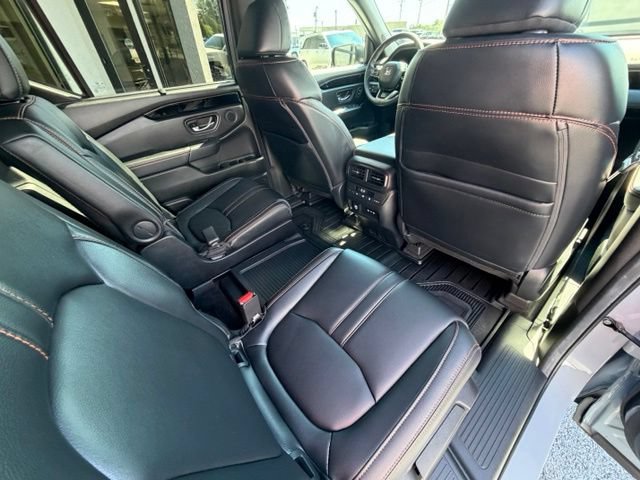 Used 2025 Honda Pilot TrailSport image 12