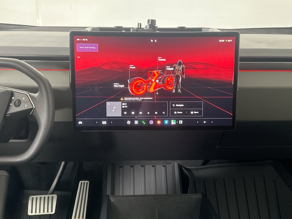 Used 2025 Tesla Cybertruck AWD Crew Cab image 20