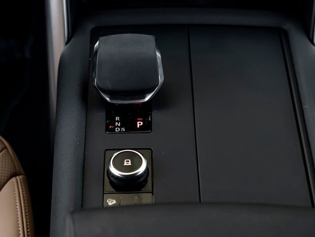 Used 2025 Land Rover Discovery Dynamic SE AWD/4WD image 19