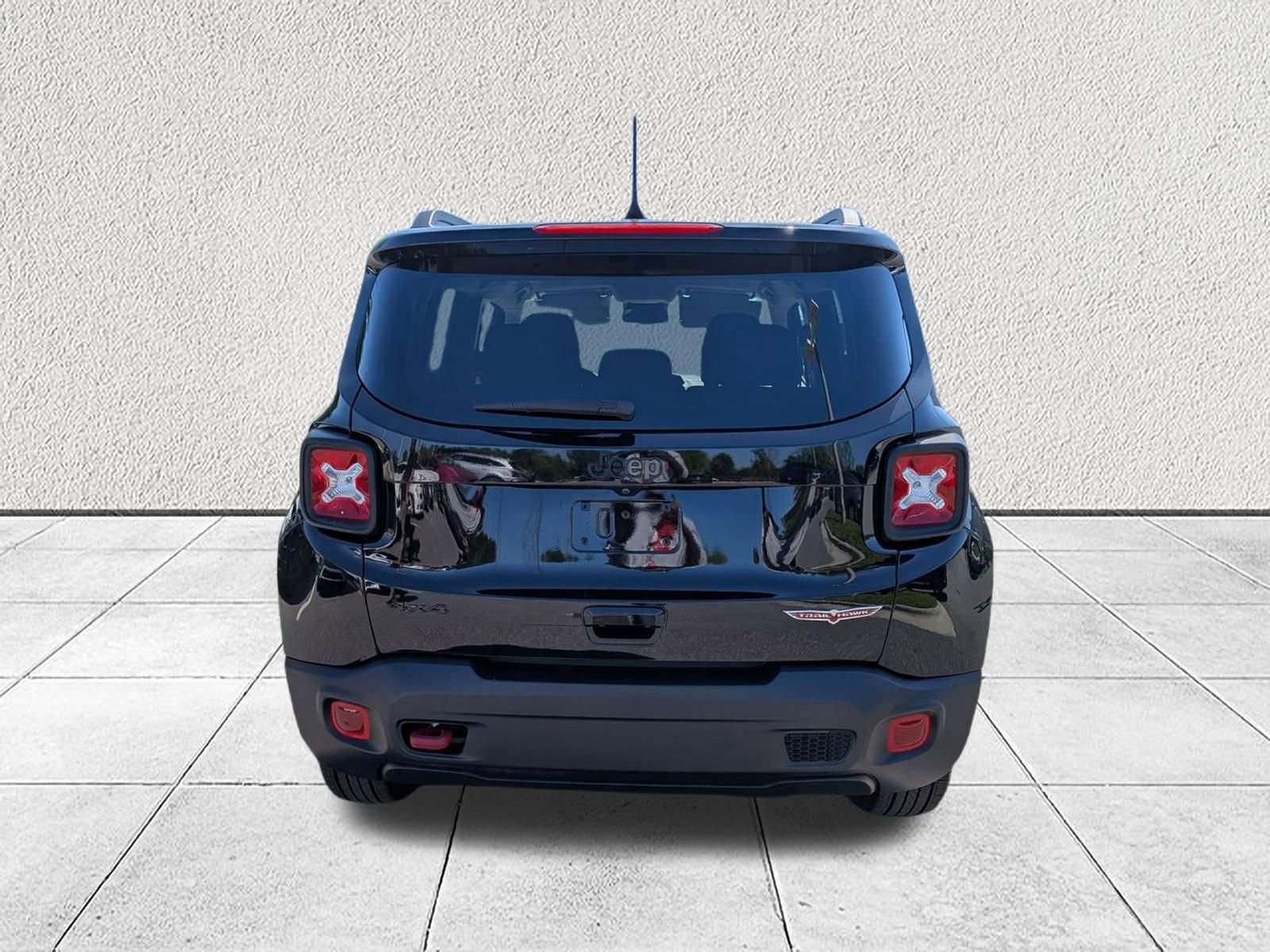 Used 2023 Jeep Renegade Trailhawk AWD/4WD image 4