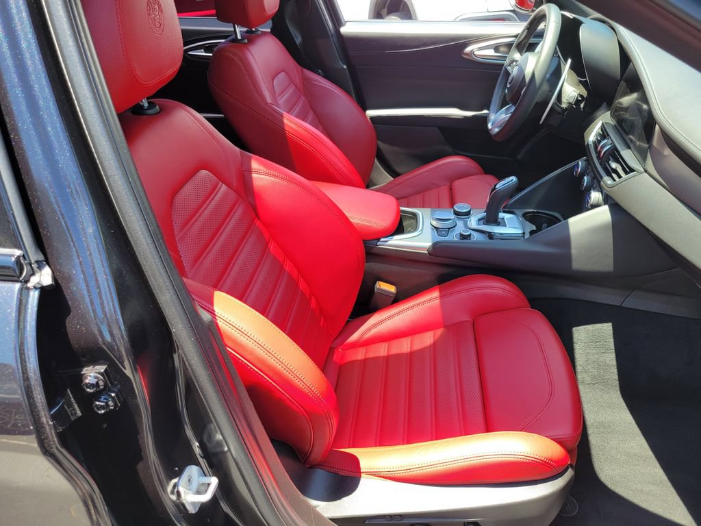Used 2024 Alfa Romeo Giulia Veloce RWD image 20