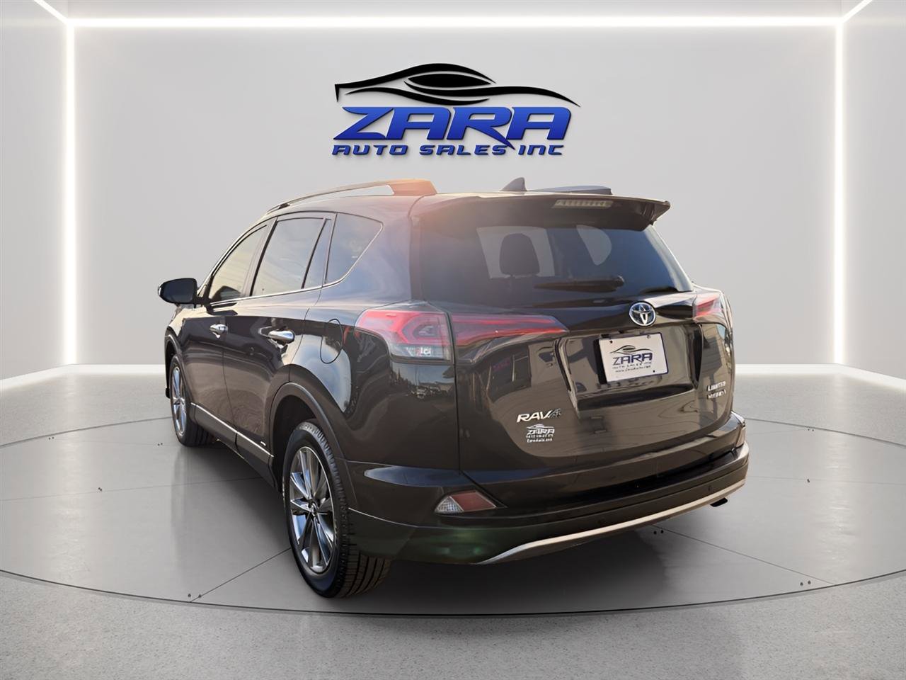 Used 2017 Toyota RAV4 Limited w/ Carpet Mat Package image 5