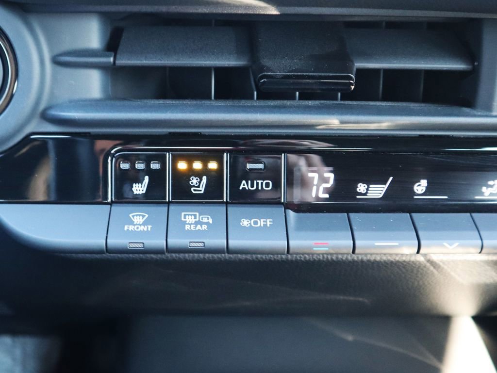 Used 2024 Toyota Crown Limited image 17