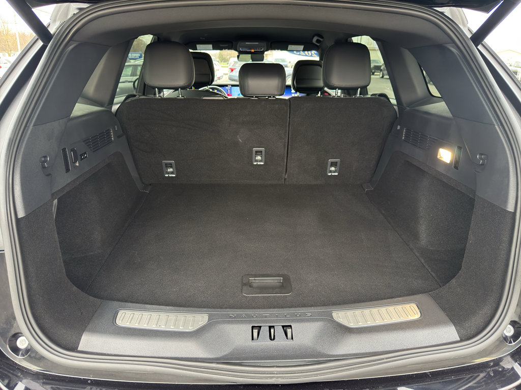 Used 2025 Lincoln Nautilus Premier w/ Jet Appearance Package AWD/4WD image 9