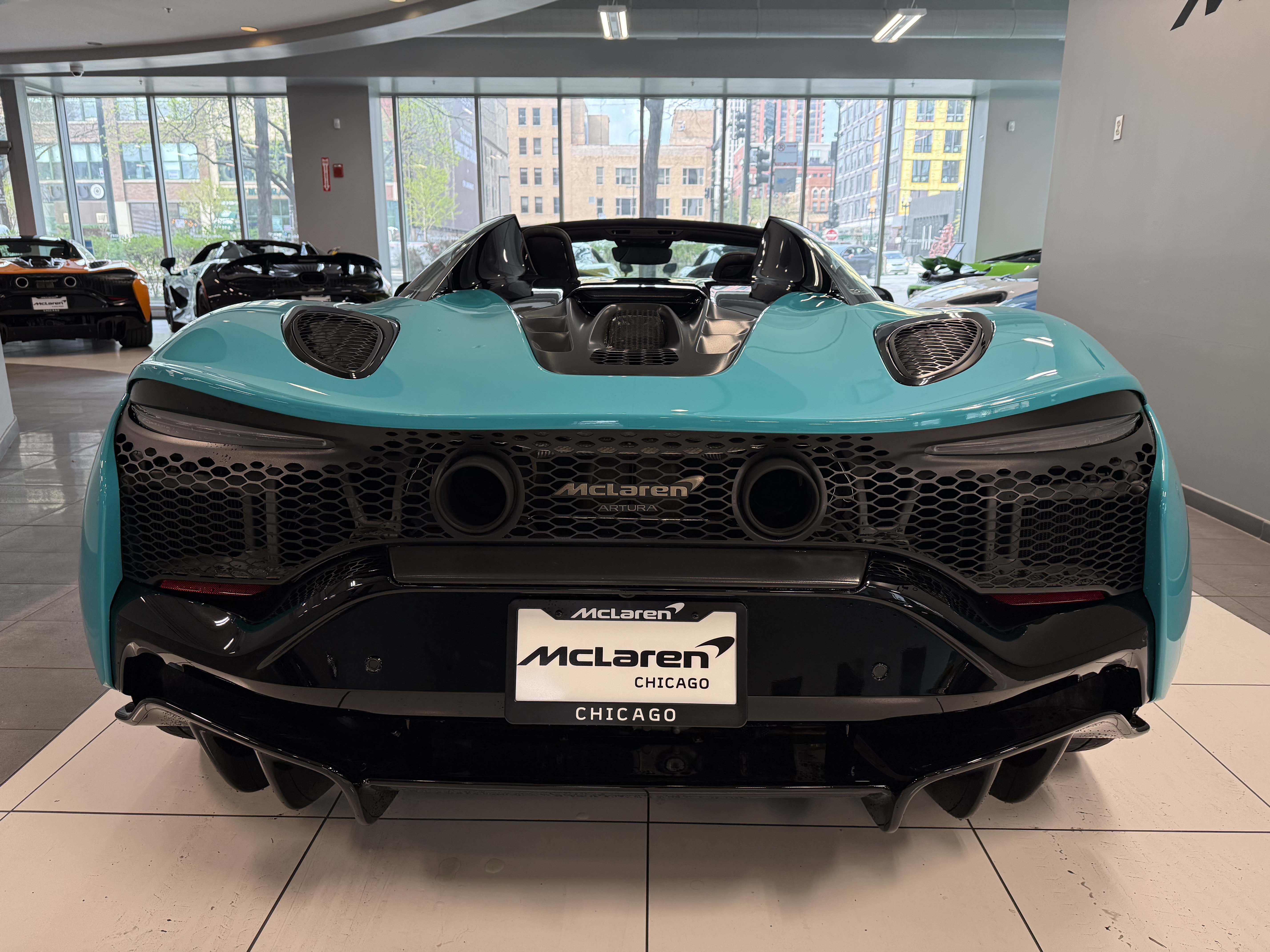 Used 2025 McLaren Artura Spider RWD image 5
