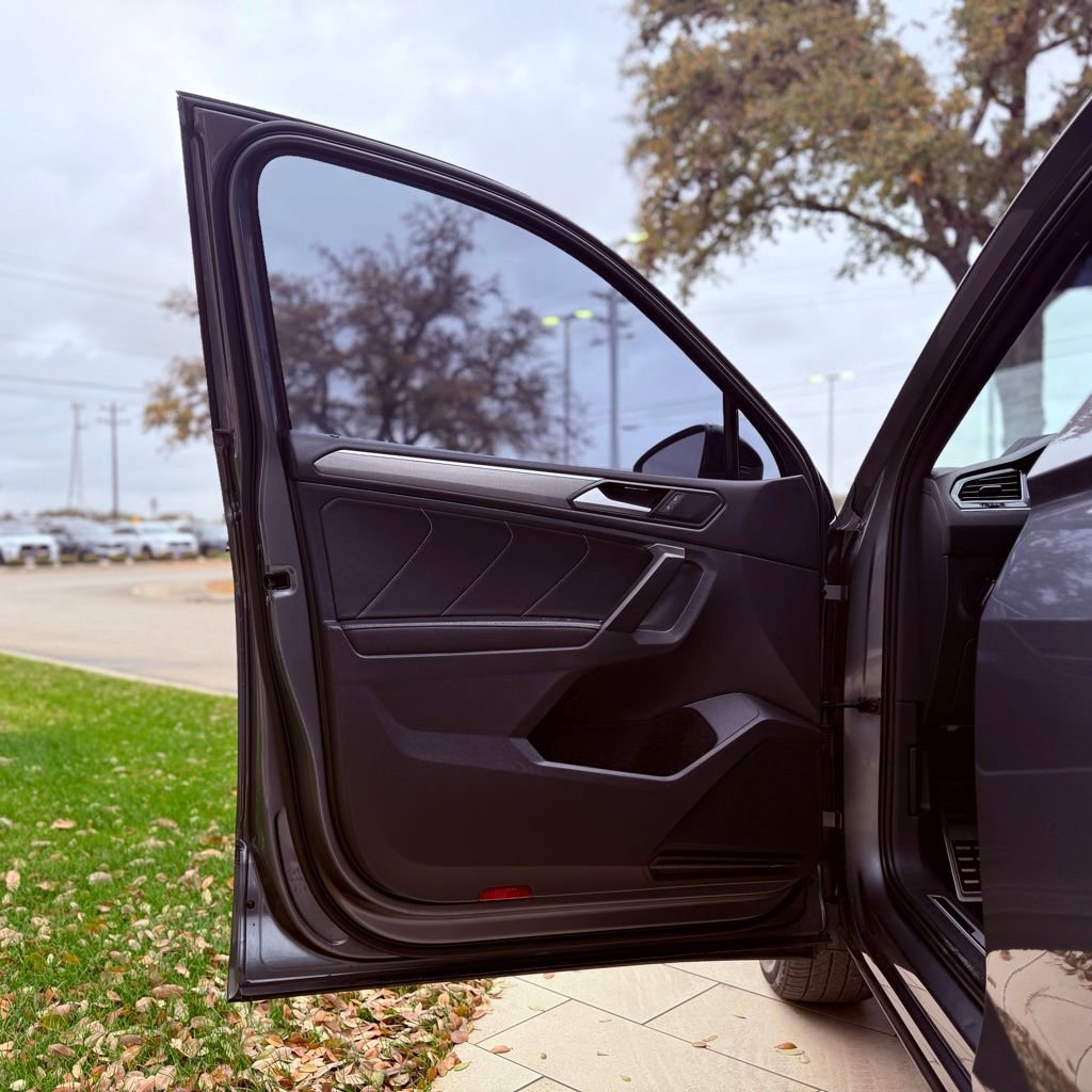 Used 2022 Volkswagen Tiguan SE R-Line image 23