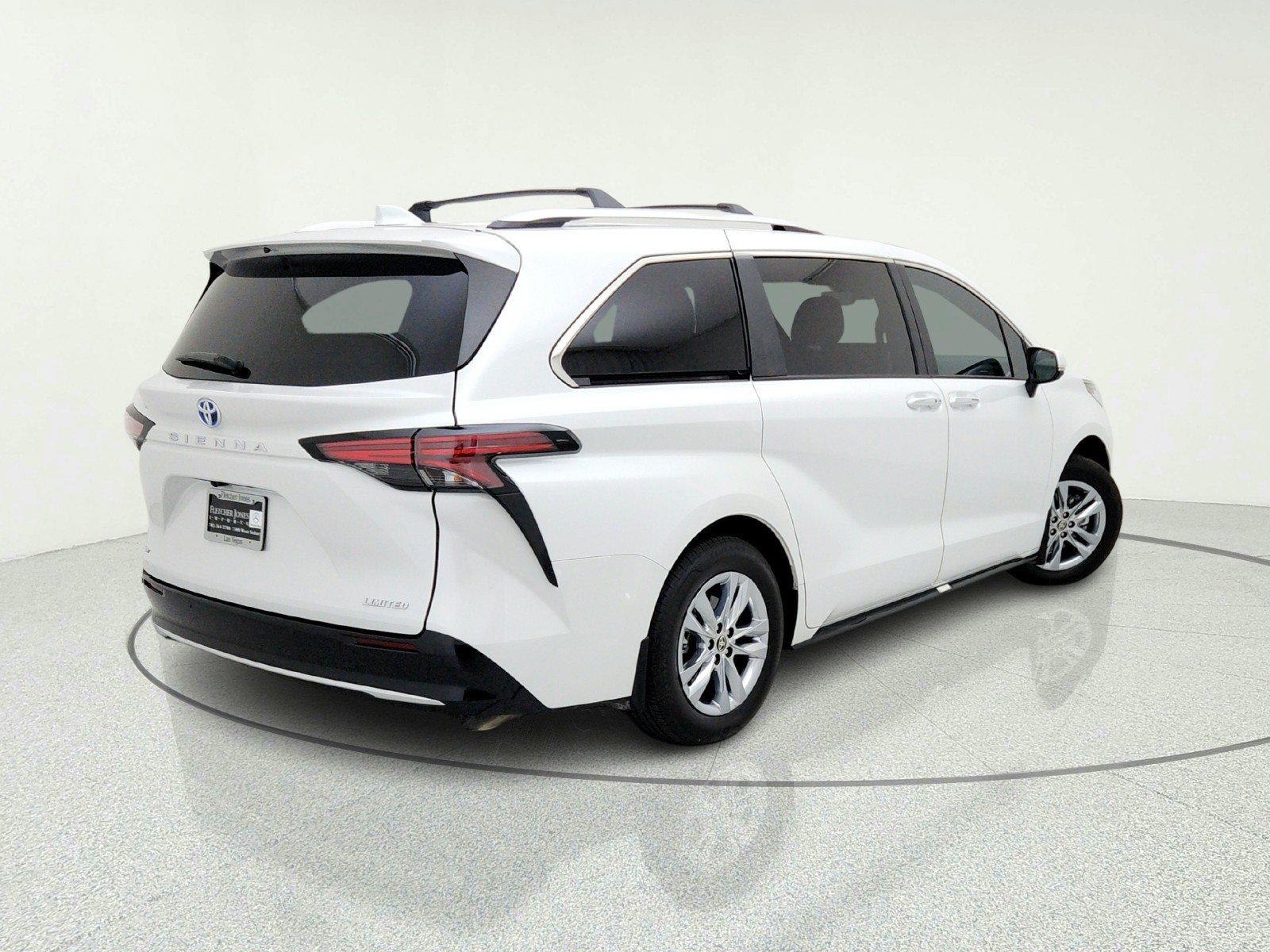 Used 2025 Toyota Sienna Limited FWD image 9