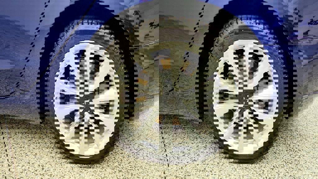 Used 2018 Tesla Model 3 Long Range image 9