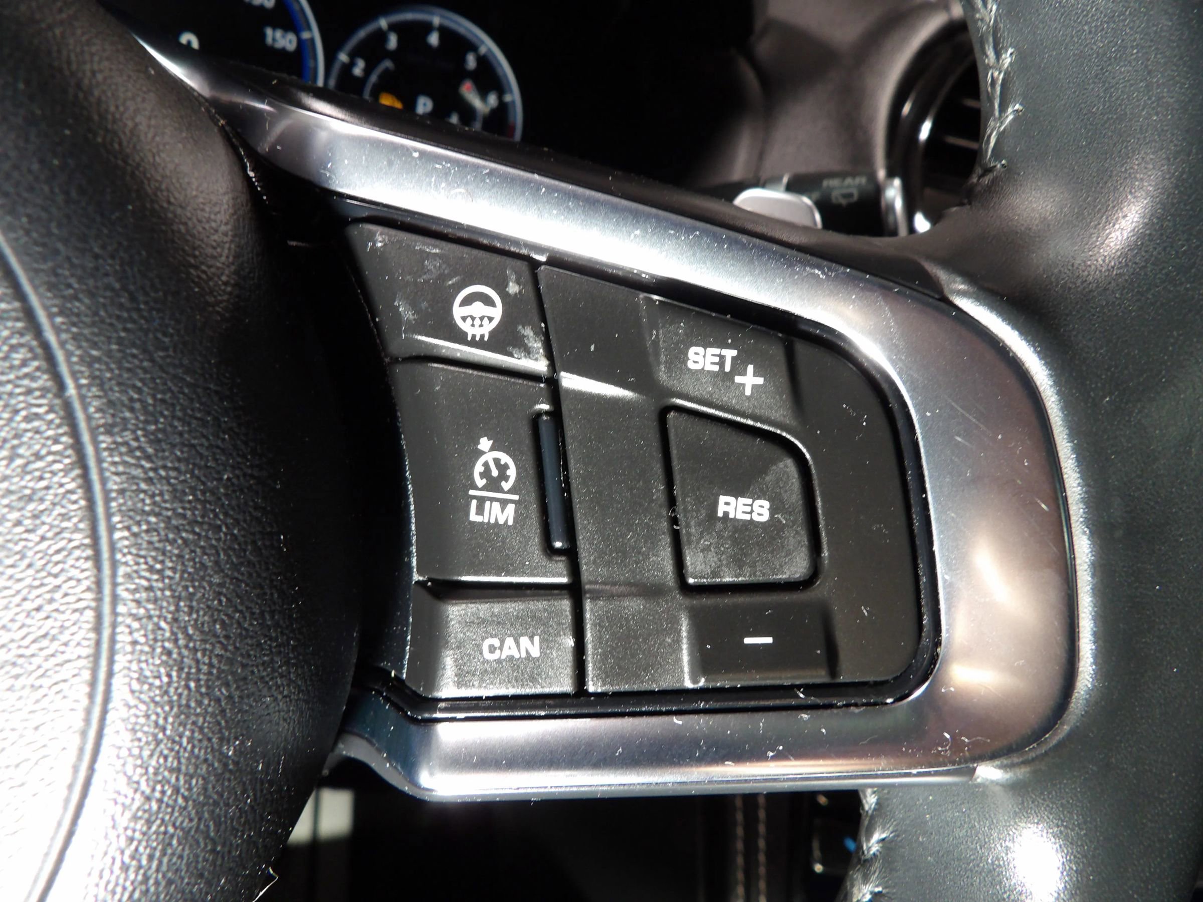 Used 2018 Jaguar F-PACE R-Sport image 27