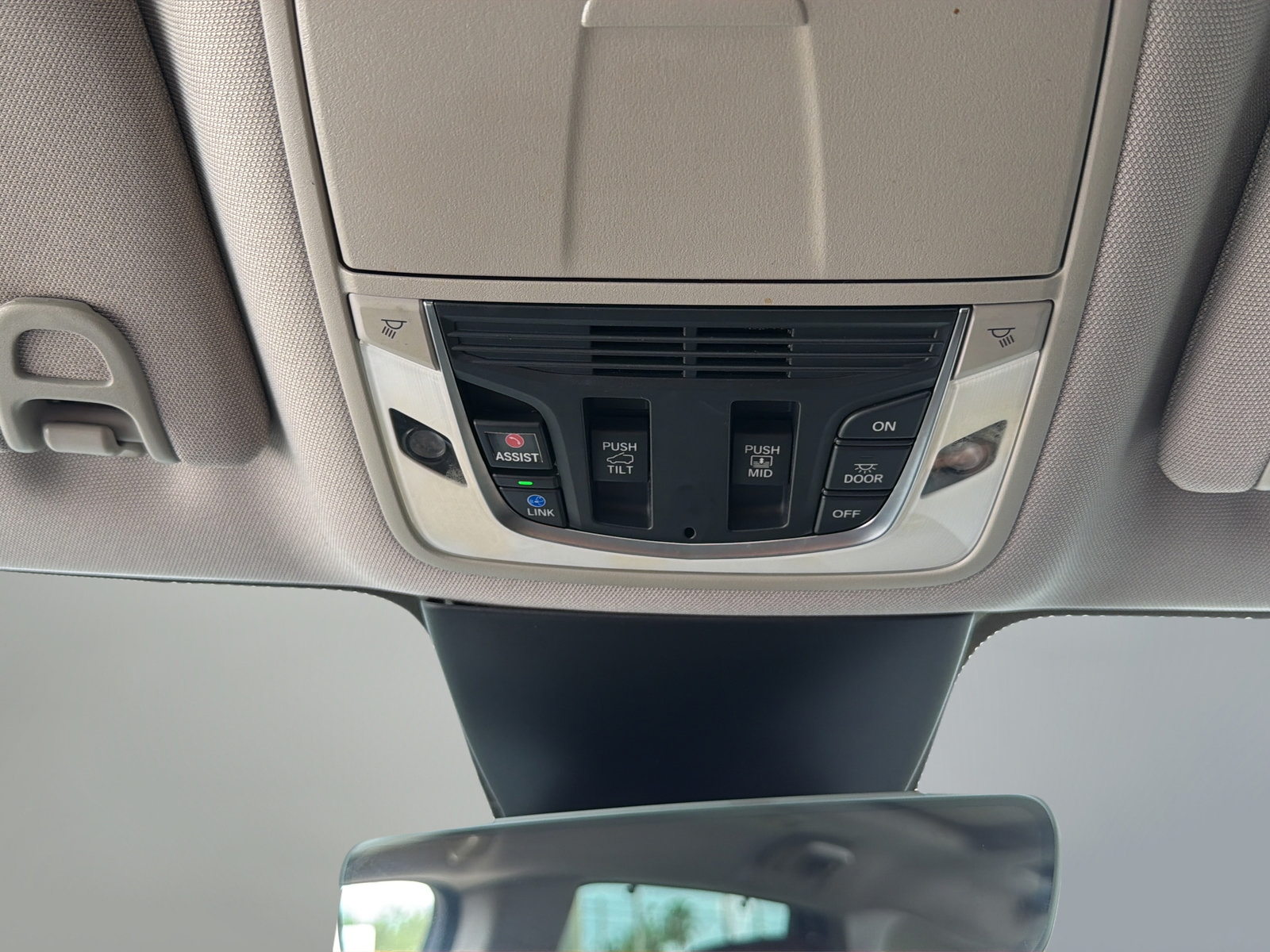 Used 2024 Acura MDX w/ Technology Package FWD image 30