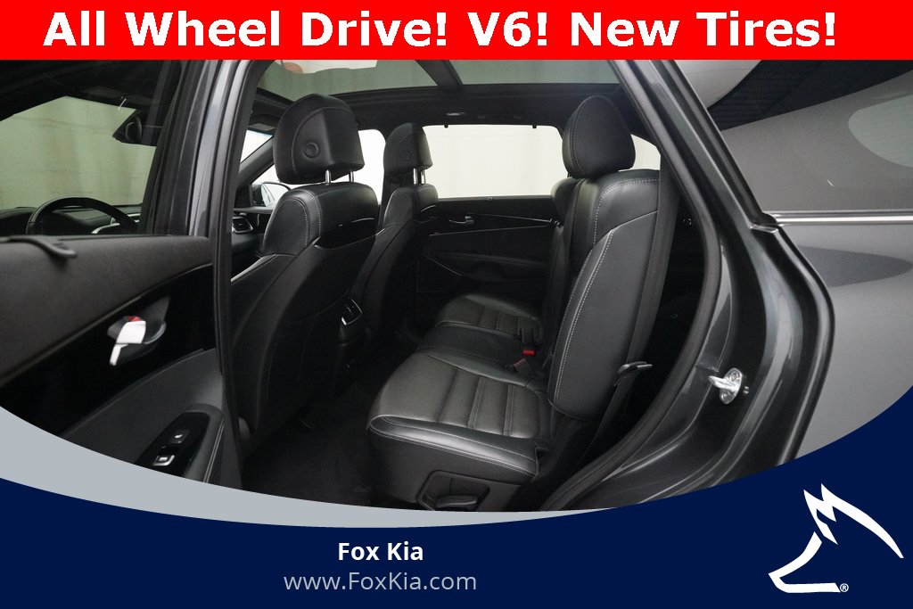 Used 2017 Kia Sorento SX image 16