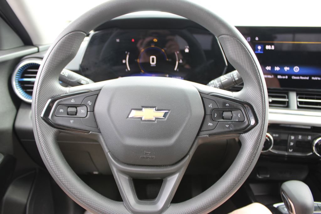 Used 2025 Chevrolet Trax LT image 33