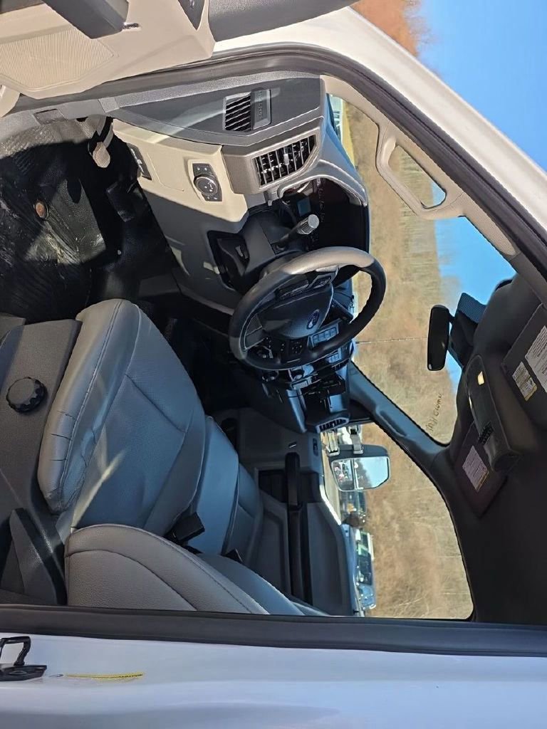 Used 2022 Ford F250 XL w/ Power Equipment Group image 2
