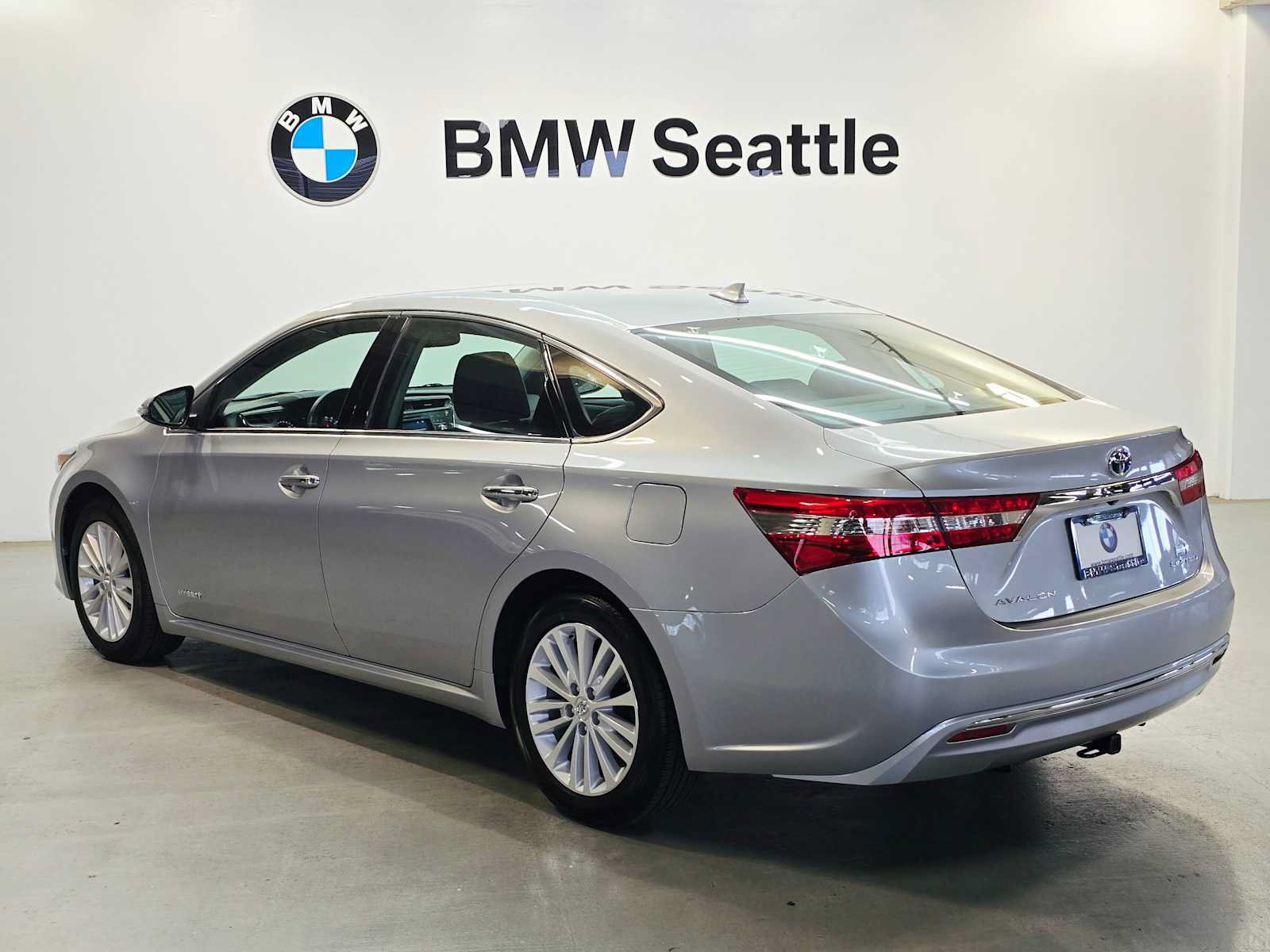 Used 2015 Toyota Avalon Limited FWD image 4