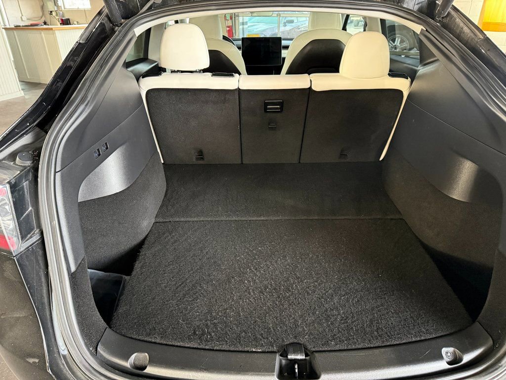 Used 2020 Tesla Model Y Long Range image 17
