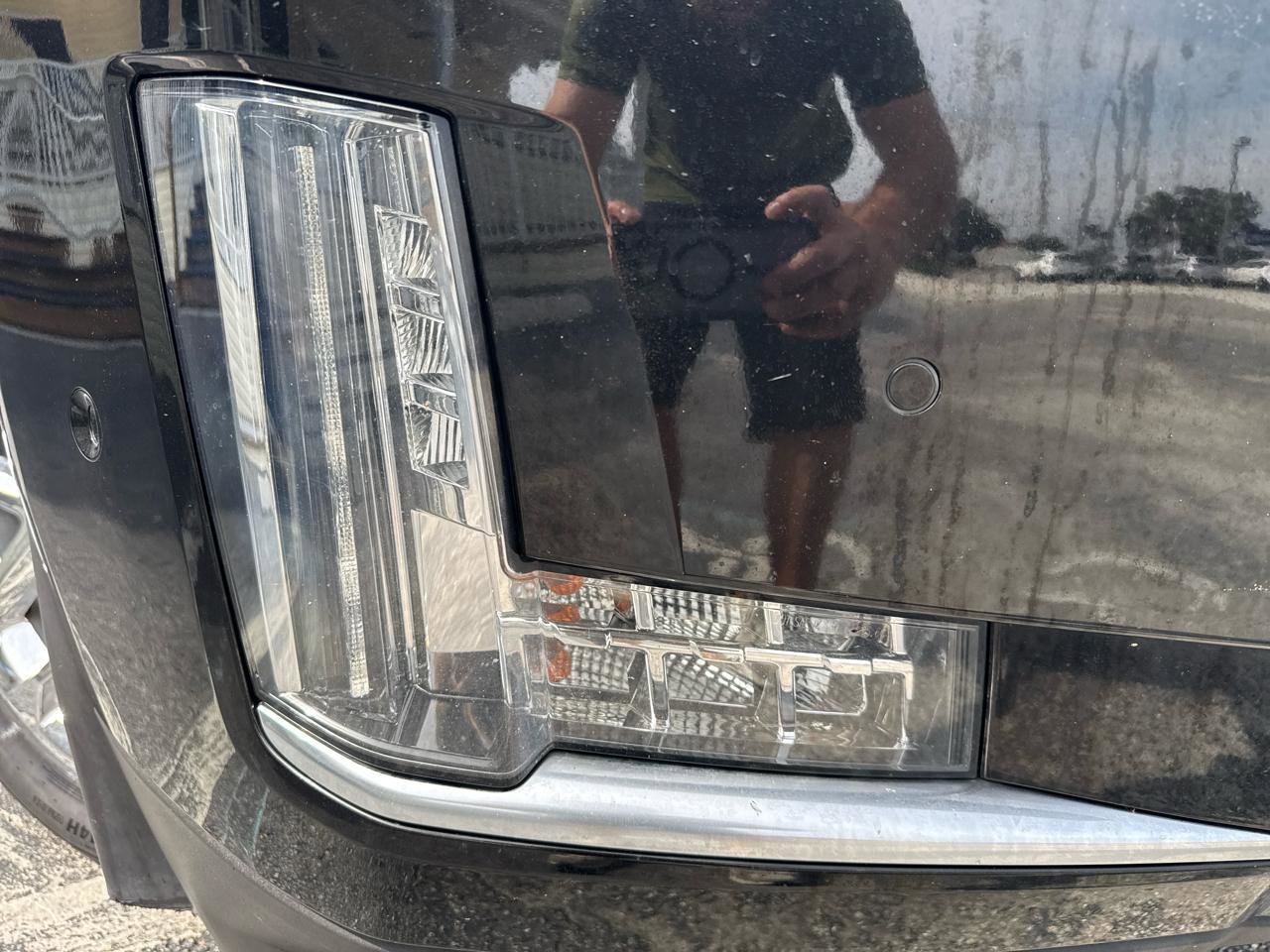 Used 2018 Cadillac Escalade Premium Luxury AWD/4WD image 63