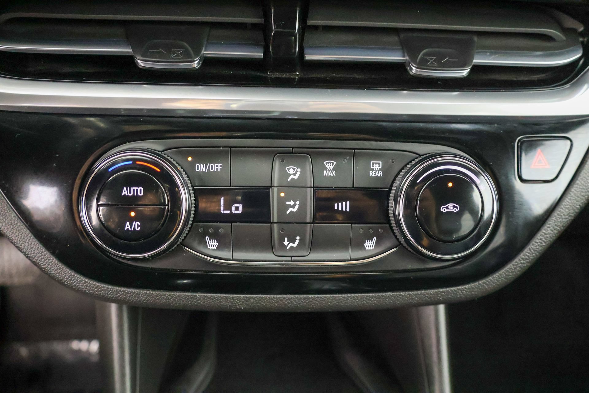 Used 2024 Buick Envista Sport Touring w/ Convenience I Package FWD image 11