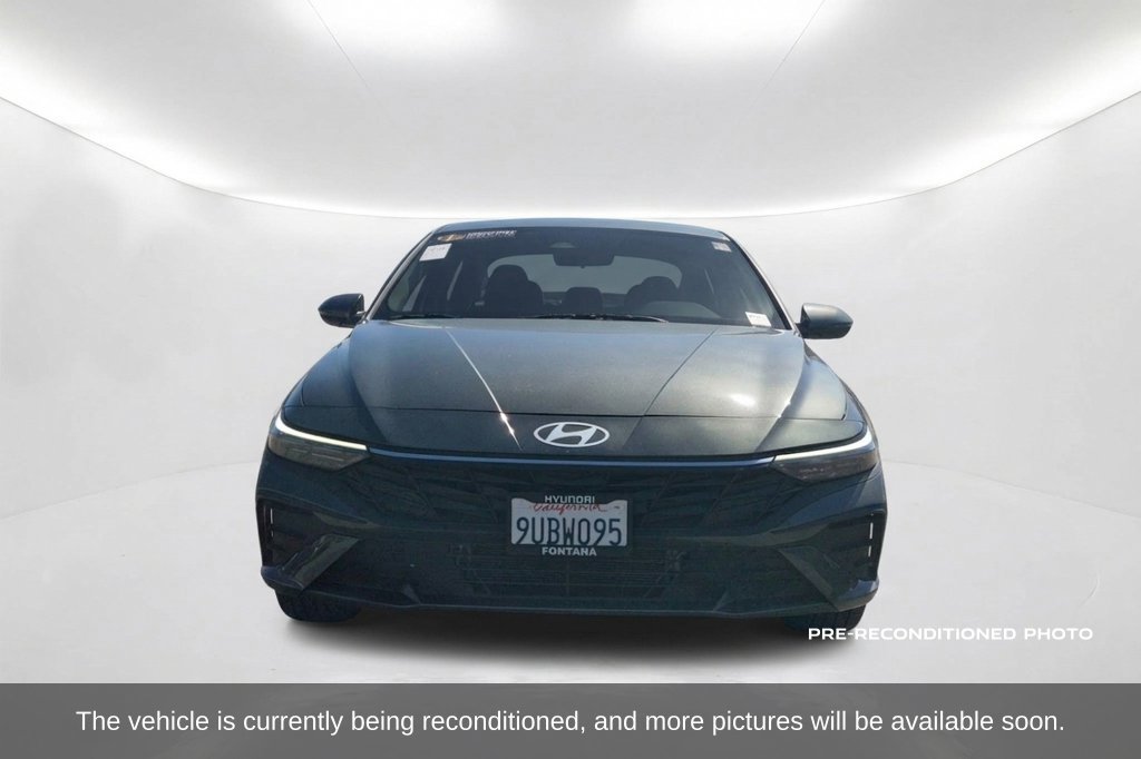 Used 2025 Hyundai Elantra Hybrid FWD image 2