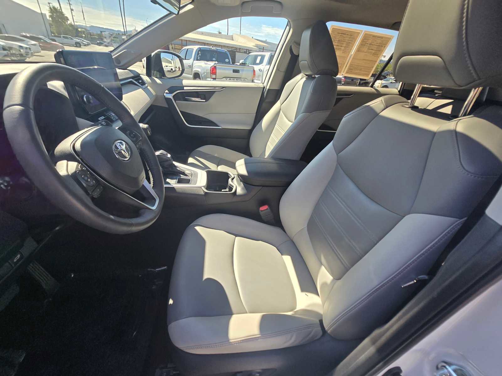 Used 2023 Toyota RAV4 XLE Premium image 25