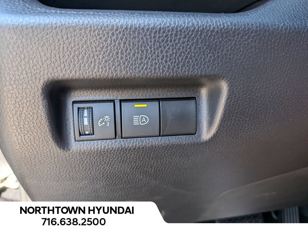 Used 2025 Toyota RAV4 XLE AWD/4WD image 25