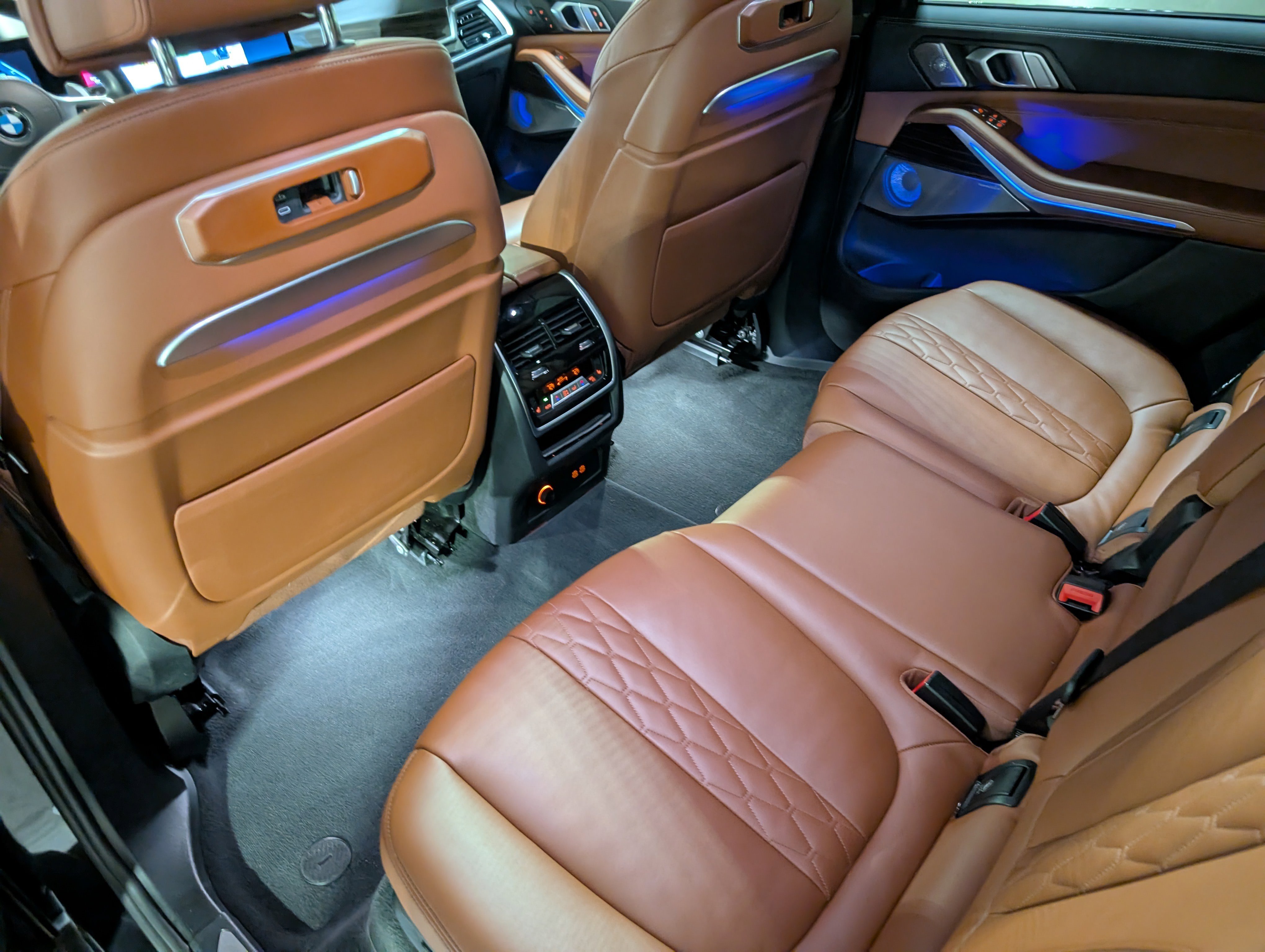 Used 2024 BMW X7 M60i w/ Executive Package image 21