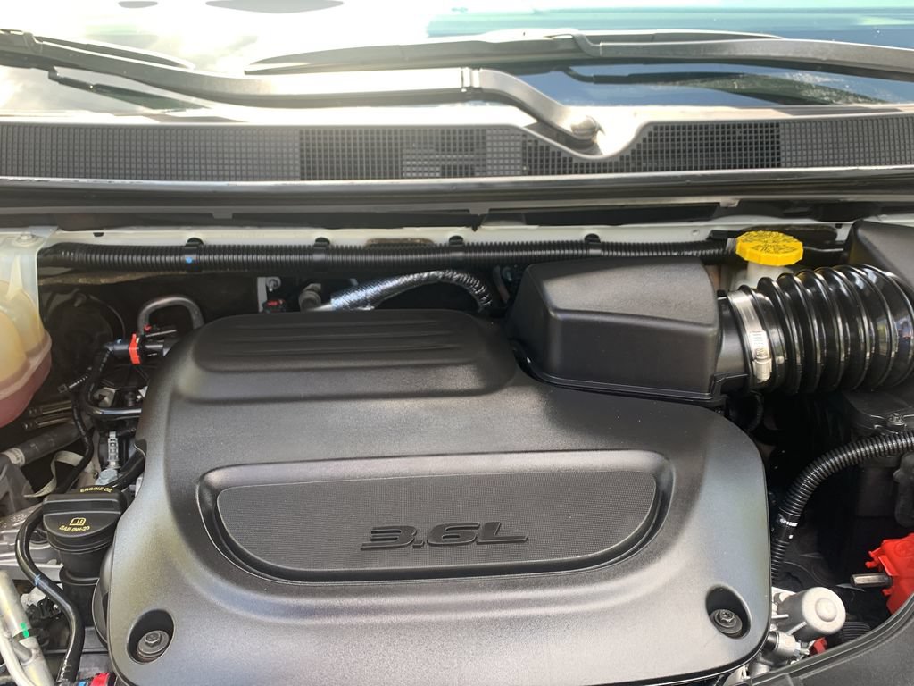 Used 2021 Chrysler Pacifica Touring w/ S Appearance Package FWD image 9