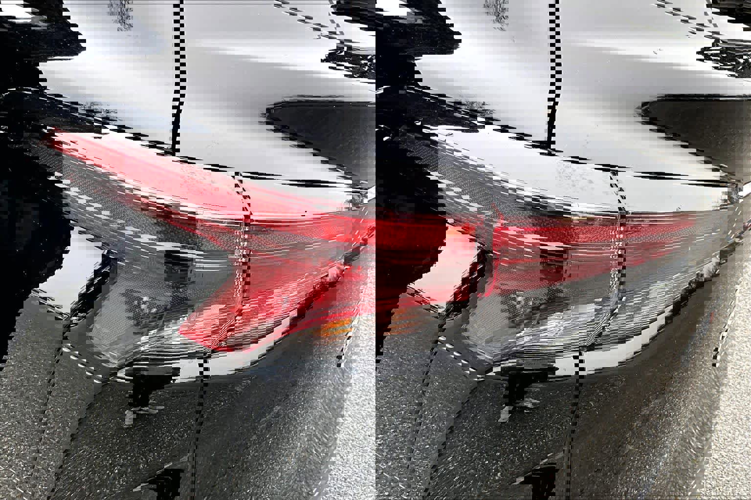 Used 2023 Toyota Sienna XLE image 28