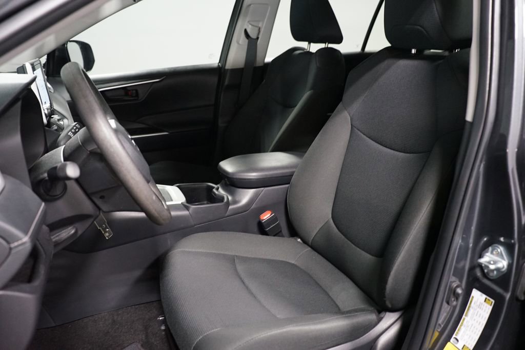 Used 2025 Toyota RAV4 LE AWD/4WD image 6