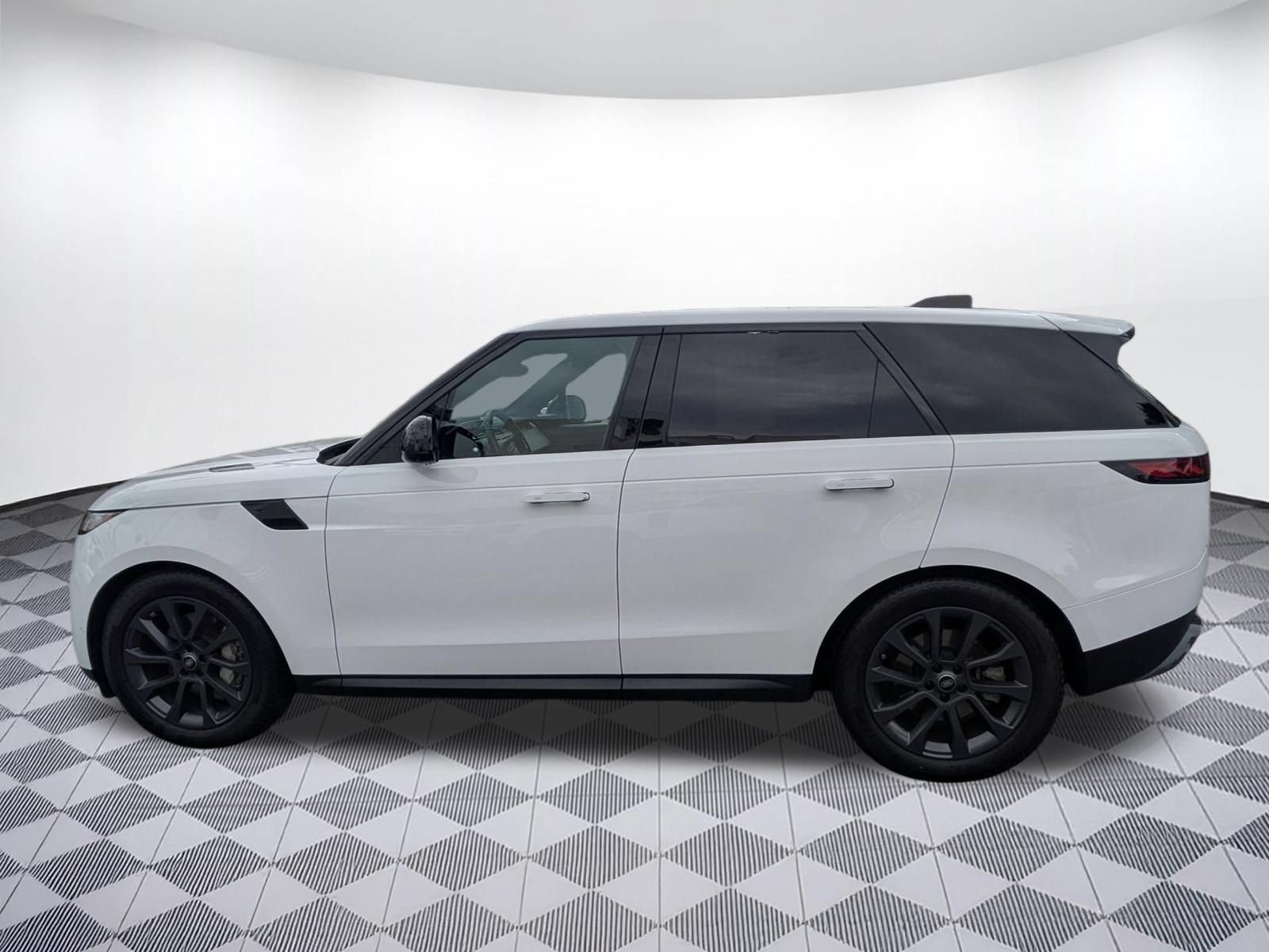 Used 2024 Land Rover Range Rover Sport SE AWD/4WD image 2