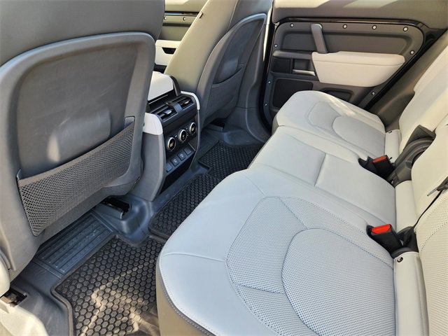 Used 2025 Land Rover Defender 130 X-Dynamic SE image 29