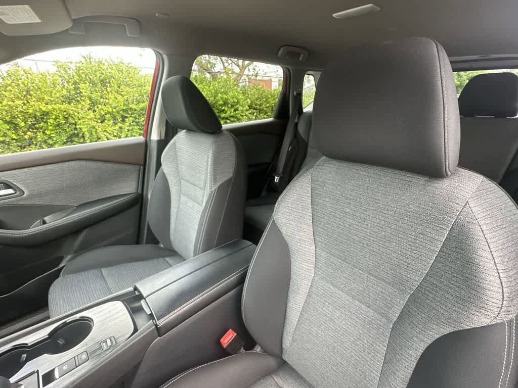 Used 2023 Nissan Rogue SV FWD image 14